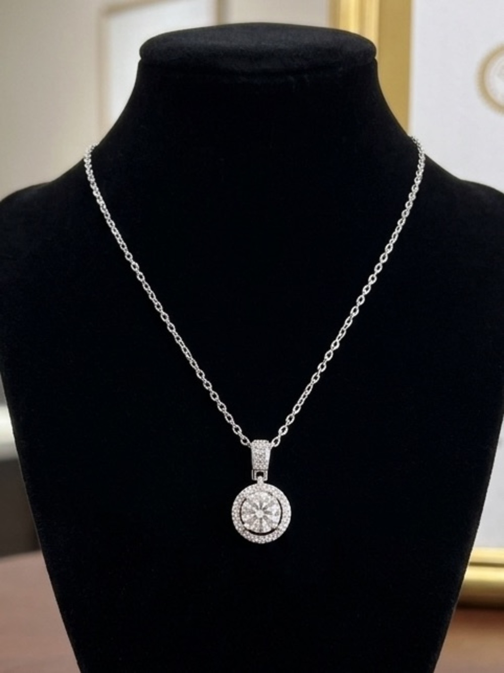 NWT Sterling Silver 1CT Moissanite Round Halo Pendant Necklace.